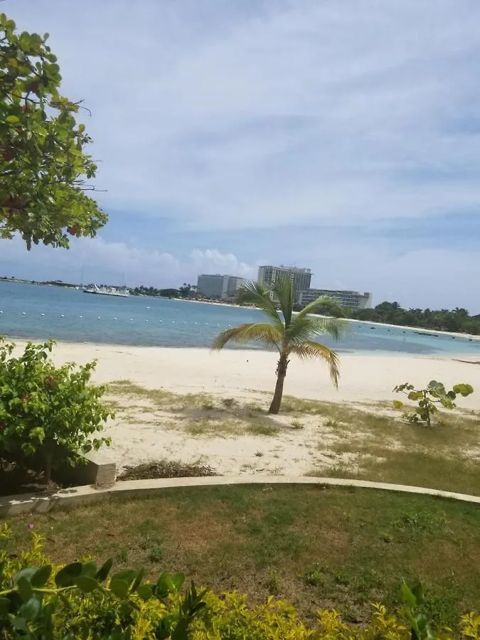 Wins On The Beach Ocho Rios Hotel apartamentowy
